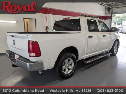 Used 2020 RAM 1500 Tradesman w/ Chrome Appearance Group RWD image 4