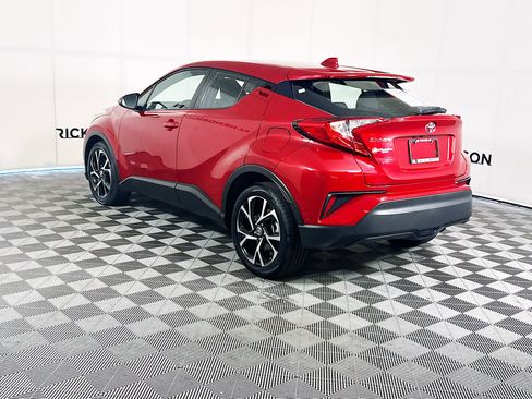 Used 2021 Toyota C-HR XLE image 5