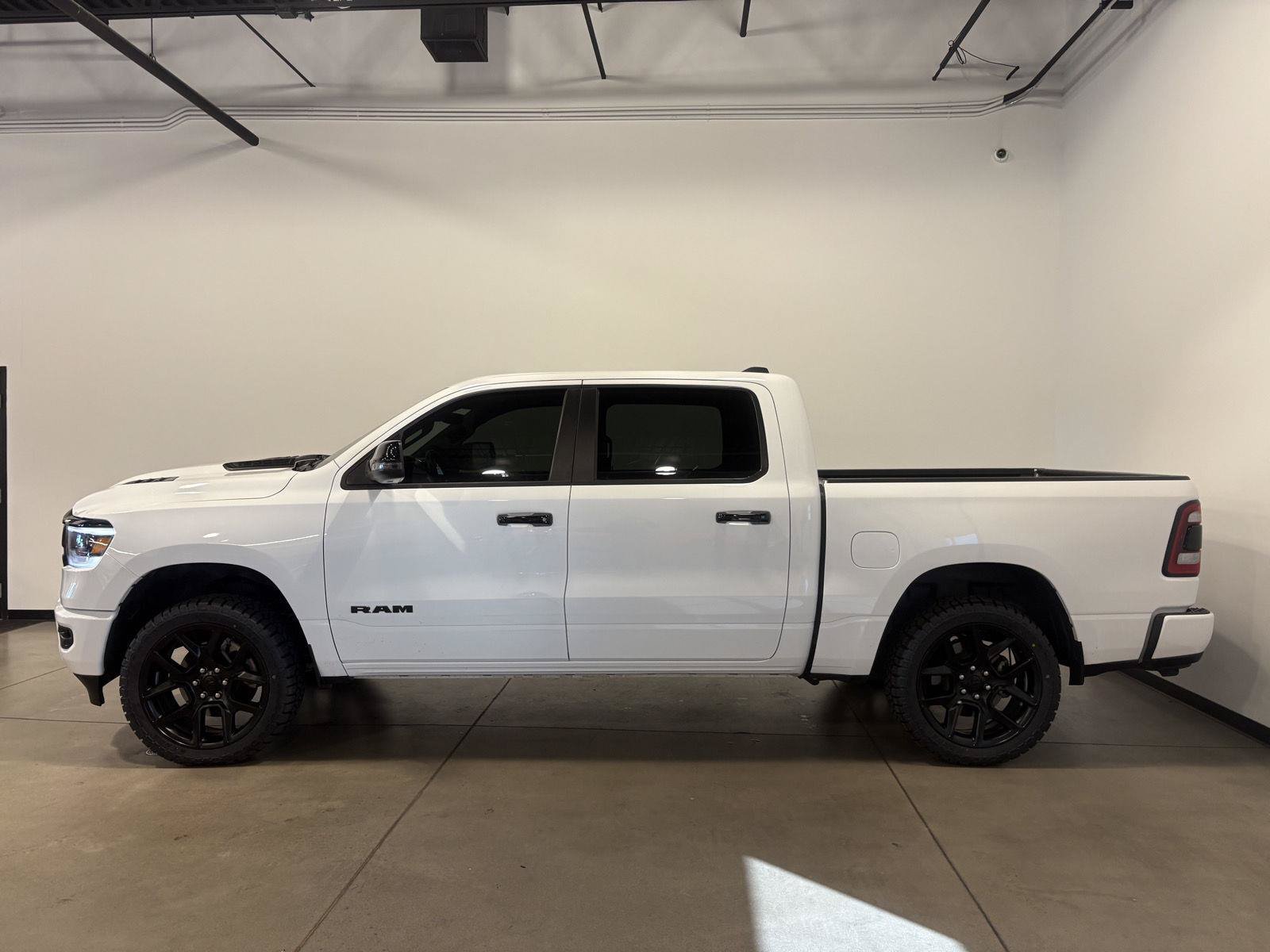 Used 2024 RAM 1500 Laramie AWD/4WD image 7
