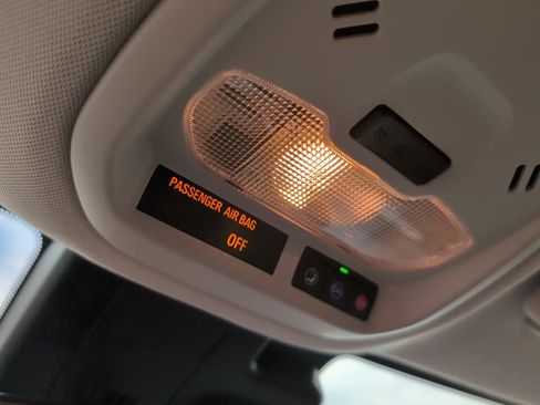 Used 2025 Chevrolet Trax LT FWD image 23