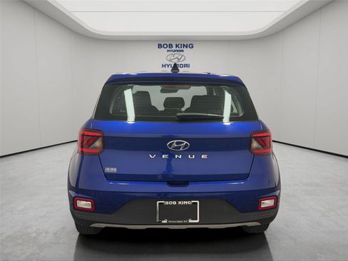 Used 2021 Hyundai Venue SE FWD image 4