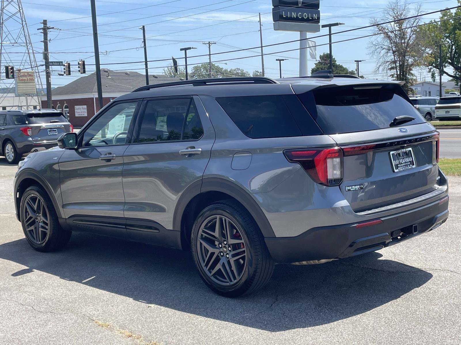 Used 2025 Ford Explorer ST-Line w/ ST-Line Street Pack AWD/4WD image 5