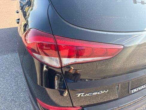 Used 2018 Hyundai Tucson SE w/ Cargo Package FWD image 11