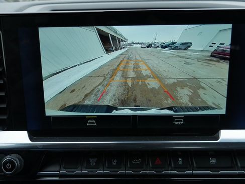 Used 2025 Chevrolet Silverado 2500 LT w/ Convenience Package image 17