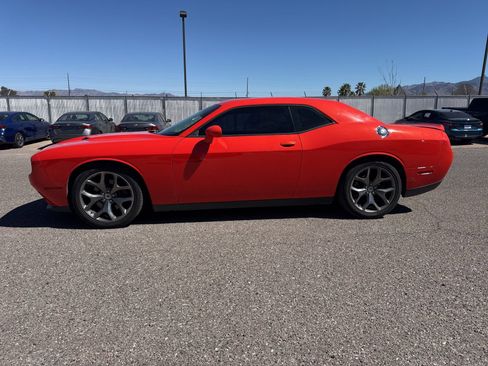 Used 2017 Dodge Challenger SXT image 2