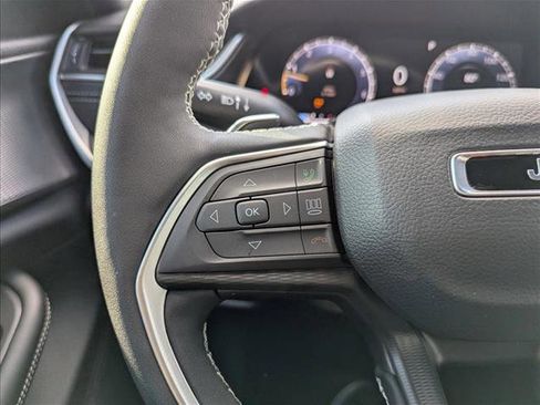 New 2025 Jeep Grand Cherokee Altitude image 13