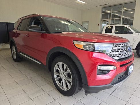 Used 2022 Ford Explorer Limited w/ Equipment Group 301A AWD/4WD image 3