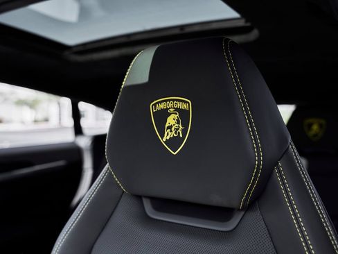 Used 2024 Lamborghini Urus S AWD/4WD image 46
