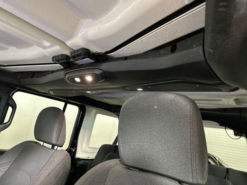 Used 2024 Jeep Wrangler Unlimited w/ Convenience Group AWD/4WD image 12