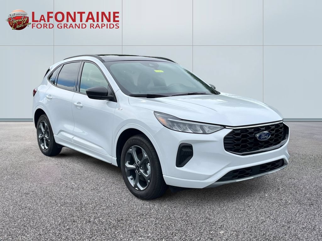 Certified 2023 Ford Escape ST-Line w/ Tech Pack #1 AWD/4WD image 3