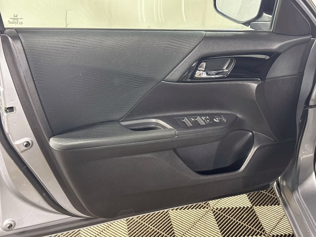 Used 2016 Honda Accord LX image 10