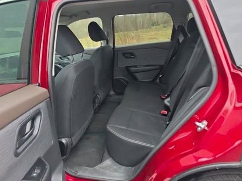 Used 2023 Nissan Rogue S image 4