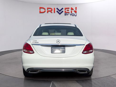 Used 2018 Mercedes-Benz C 300 Sedan image 4
