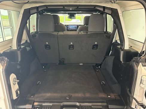 Used 2025 Jeep Wrangler Unlimited Sport AWD/4WD image 19