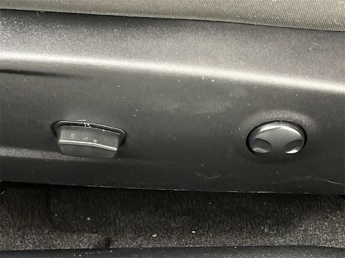 Used 2023 Dodge Challenger SXT image 12