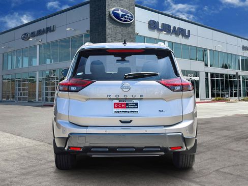 Used 2025 Nissan Rogue SL w/ SL Premium Package image 5