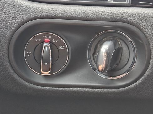 Certified 2025 Porsche Macan image 21