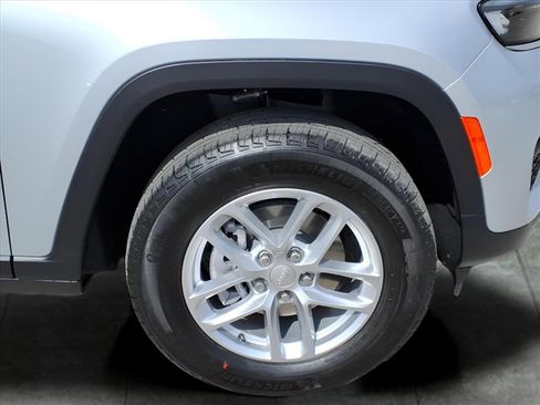 New 2025 Jeep Grand Cherokee Laredo X image 6