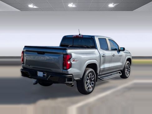 Used 2024 Chevrolet Colorado Z71 w/ Z71 Convenience Package 2 image 9