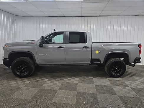 Used 2025 Chevrolet Silverado 2500 ZR2 w/ Technology Package AWD/4WD image 5