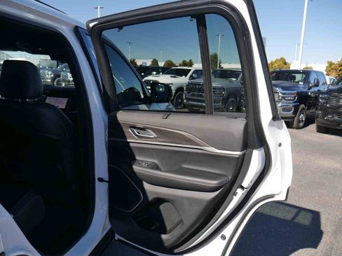 New 2025 Jeep Grand Cherokee Limited w/ Luxury Tech Group II image 22