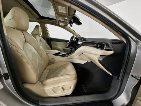Used 2019 Toyota Camry XLE w/ Driver Assist Package FWD image 32