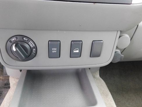 Used 2011 Nissan Frontier SV AWD/4WD image 12