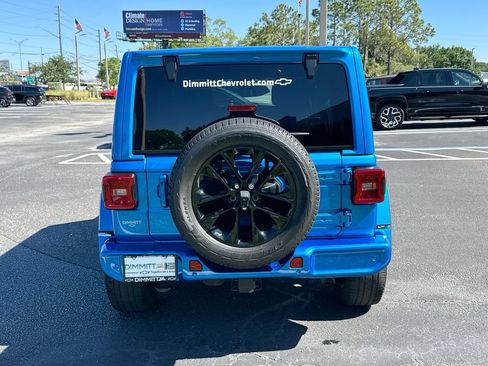 Used 2022 Jeep Wrangler Unlimited Sahara AWD/4WD image 6