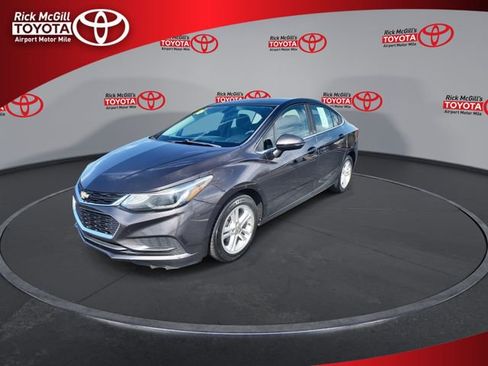 Used 2016 Chevrolet Cruze LT image 4