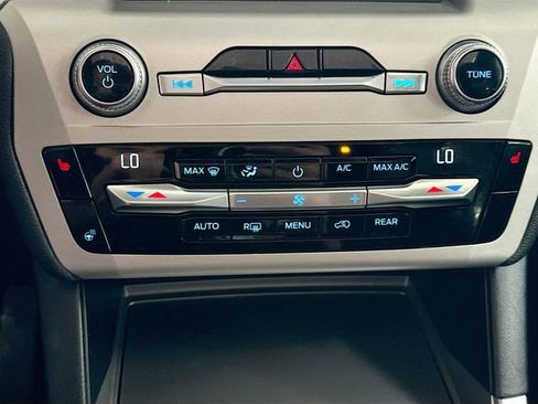 Used 2020 Ford Explorer XLT w/ Equipment Group 202A AWD/4WD image 13