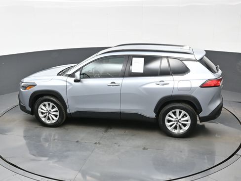 Used 2024 Toyota Corolla Cross LE image 33