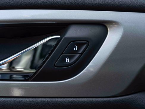 Used 2019 Chevrolet Traverse LT FWD image 37