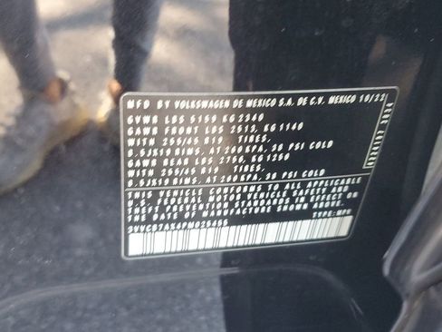 Used 2023 Volkswagen Tiguan SE R-Line image 30