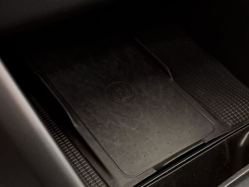 Used 2024 Volvo XC40 B5 Core image 22