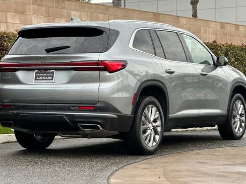 Used 2025 Buick Enclave Preferred image 4