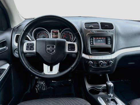 Used 2019 Dodge Journey SE w/ Connectivity Group FWD image 17