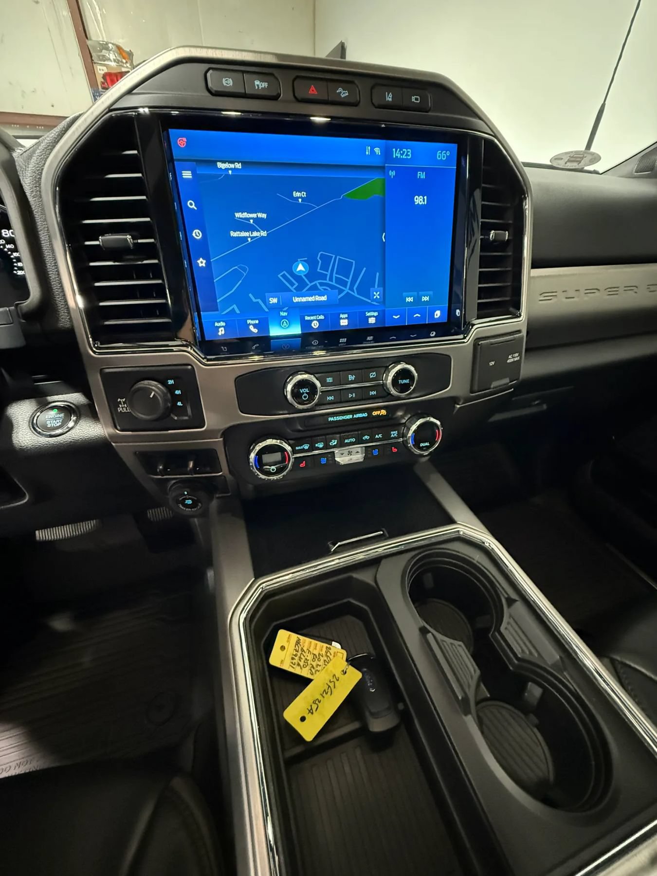 Used 2022 Ford F250 Platinum w/ FX4 Off-Road Package AWD/4WD image 18