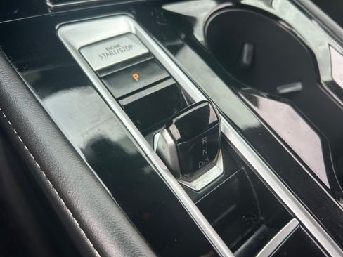 Used 2025 Volkswagen Atlas SE w/ Panoramic Sunroof Package FWD image 15