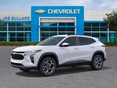 New 2026 Chevrolet Trax LT w/ Driver Confidence Package image 2