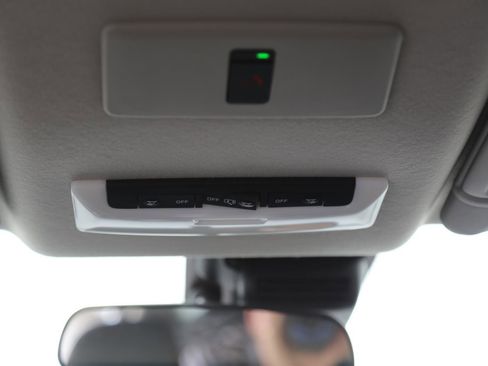 New 2025 Nissan Versa SR w/ Trunk Package image 24