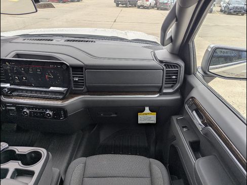 New 2026 GMC Sierra 1500 SLE w/ X31 Off-Road Package AWD/4WD image 4