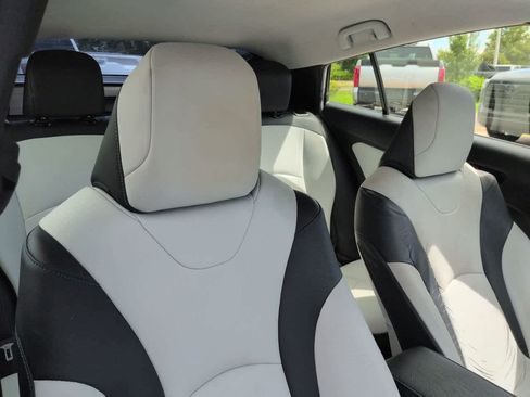 Used 2016 Toyota Prius Four FWD image 7