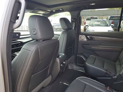New 2026 Buick Enclave Avenir w/ Super Cruise Package FWD image 10