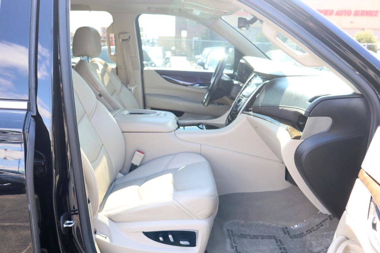Used 2020 Cadillac Escalade Luxury RWD image 9