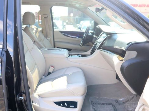 Used 2020 Cadillac Escalade Luxury RWD image 9