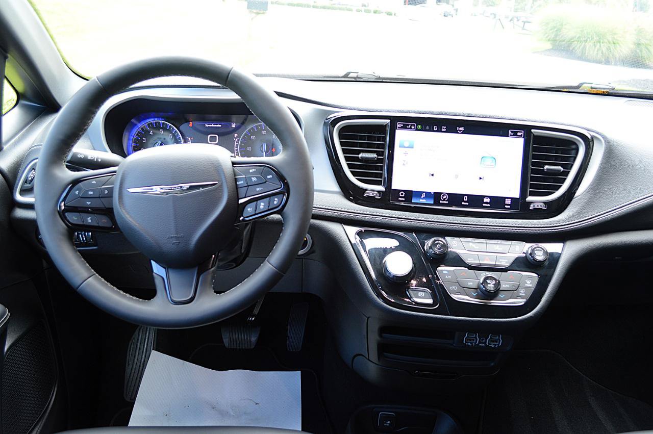 Used 2023 Chrysler Pacifica Touring-L w/ S Appearance Package AWD/4WD image 20