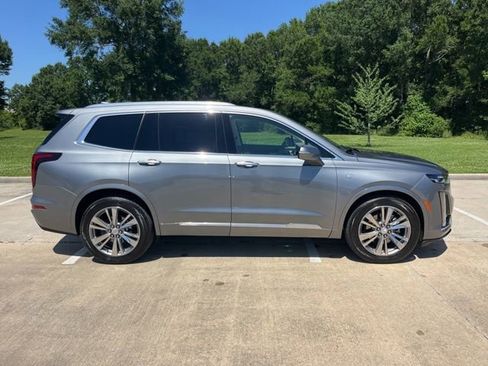 Used 2022 Cadillac XT6 Premium Luxury w/ Technology Package FWD image 9