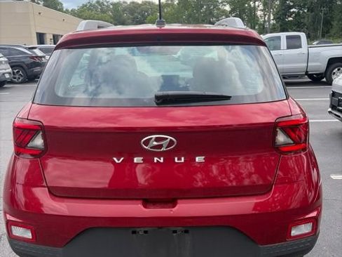 Used 2024 Hyundai Venue SEL FWD image 12