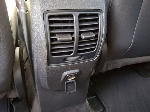 Used 2019 Ford Escape SE image 11