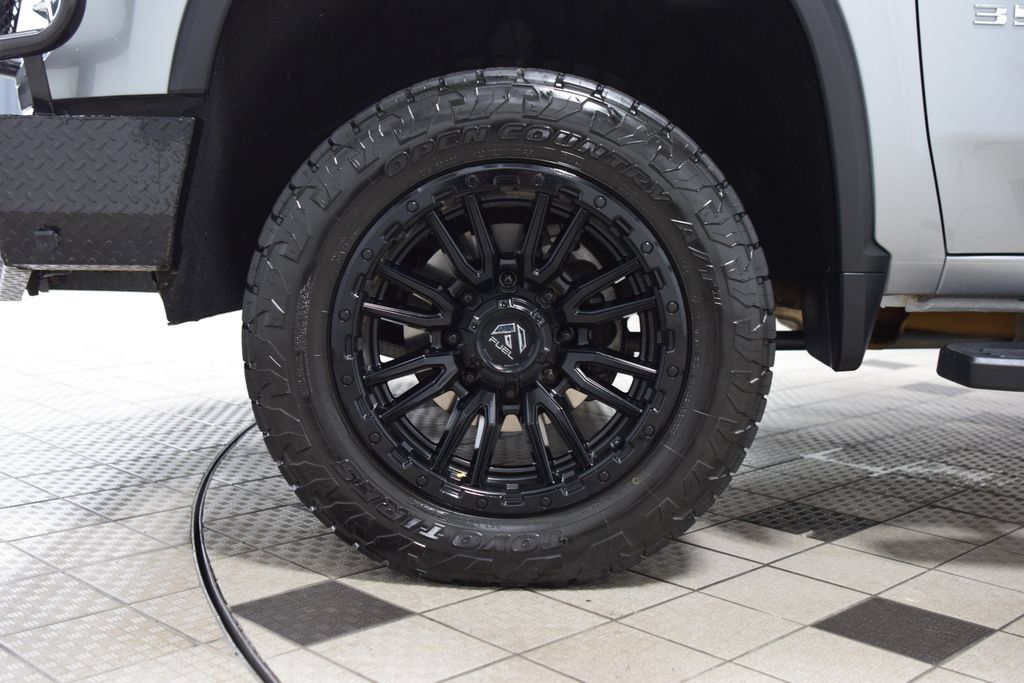 Used 2025 Chevrolet Silverado 3500 LTZ w/ LTZ Premium Package AWD/4WD image 31